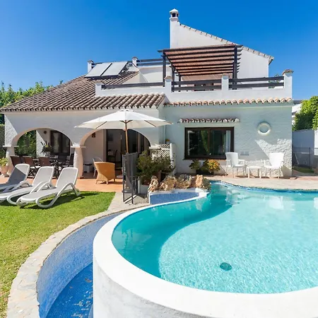 Villa By The 5 Bedrooms Marbella