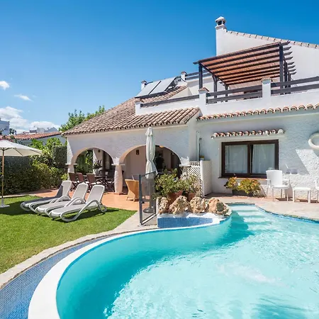 By The 5 Bedrooms Villa Marbella